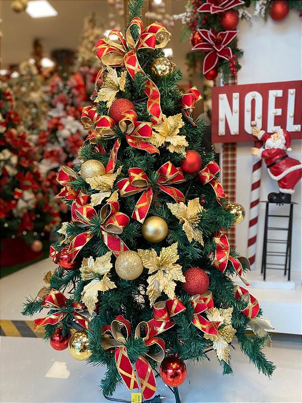 árvore de natal decorada vermelho e dourado
