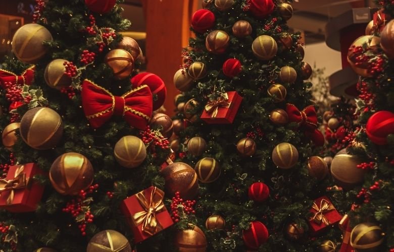 inspiração árvore de natal vermelha e dourada