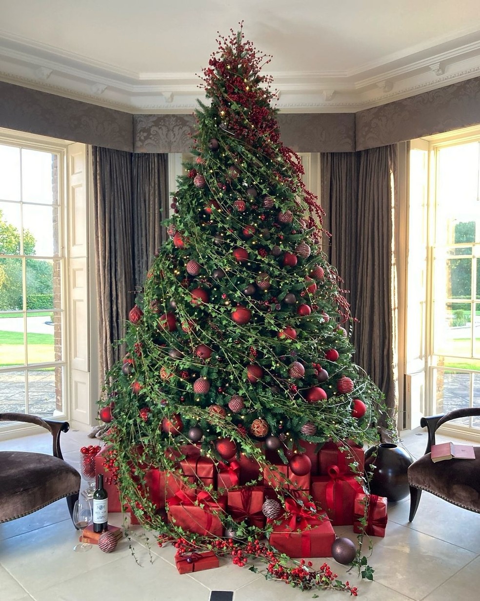 erros comuns ao decorar árvore de natal vermelho dourado
