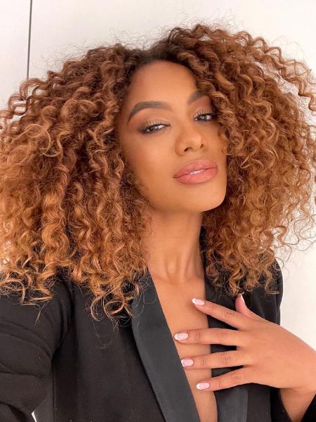 quanto custa fazer luzes em cabelo cacheado curto