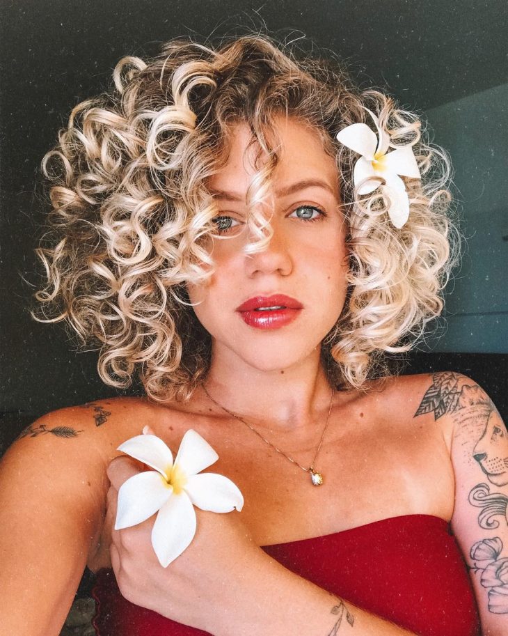 quanto custa fazer luzes em cabelo cacheado curto