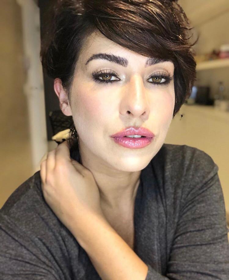 como estilizar cabelo curto liso com franja lateral