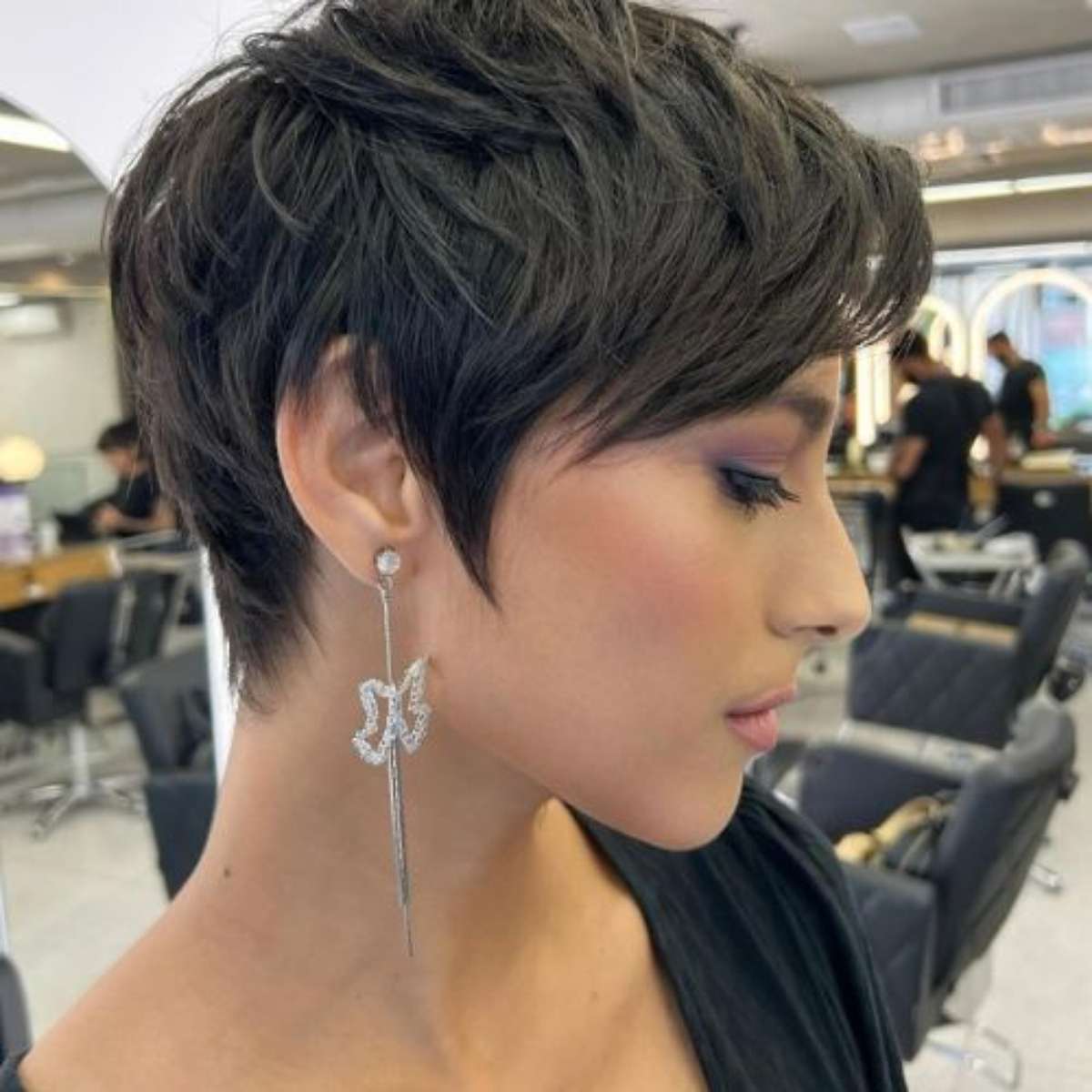 melhores cortes de cabelo curto liso com franja para inspirar