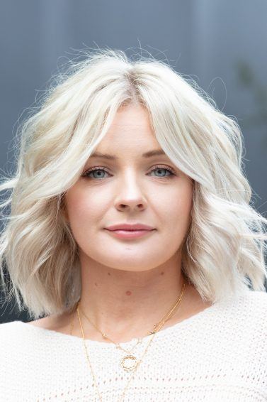 cabelo loiro ondulado