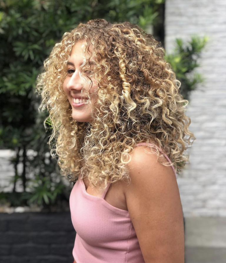 erros ao descolorir cabelo ondulado