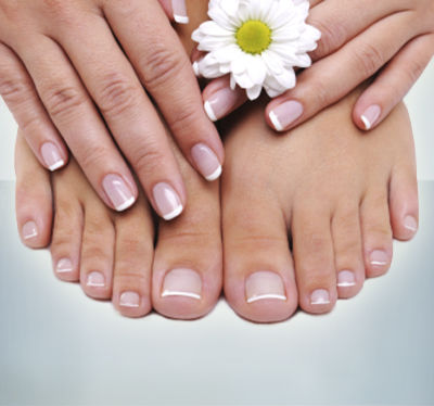 esmalte nude vs branco leitoso para pés