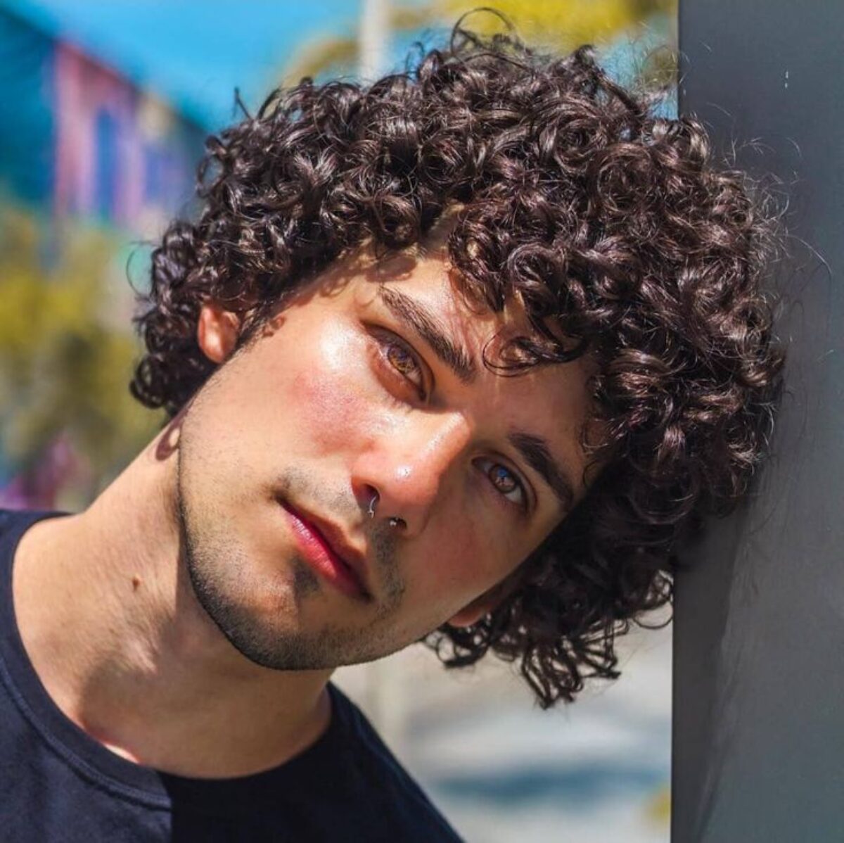 erros comuns ao cortar cabelo cacheado masculino