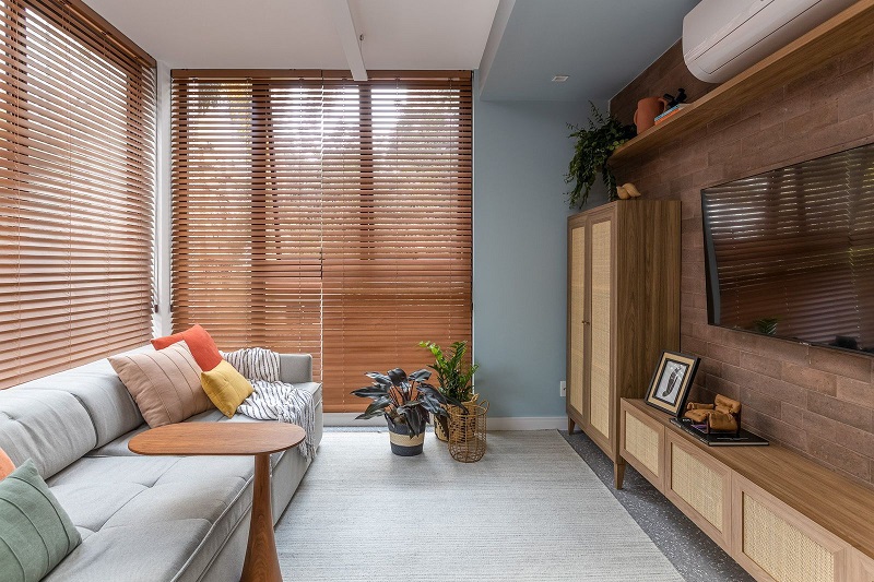 inspiração decoração sala sofá cinza pequeno