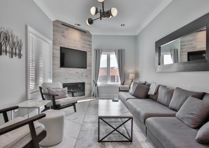 como escolher a cor da parede para sofá cinza chumbo