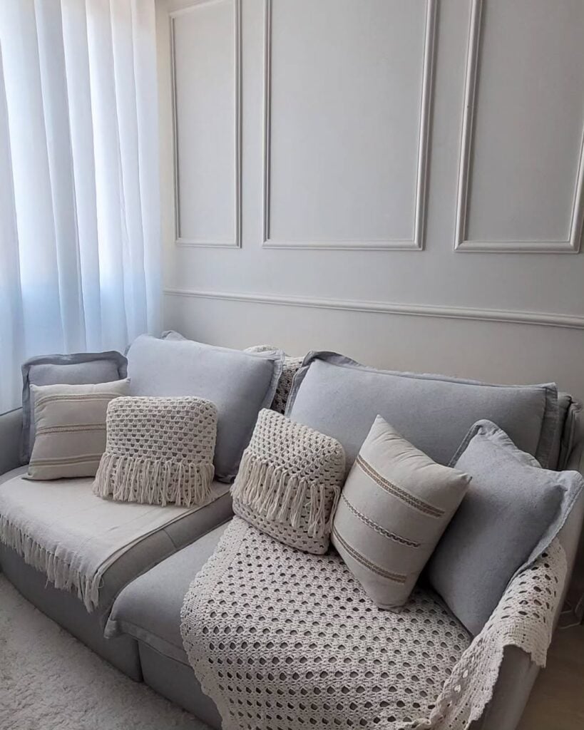 inspiração decoração sala sofá cinza pequeno