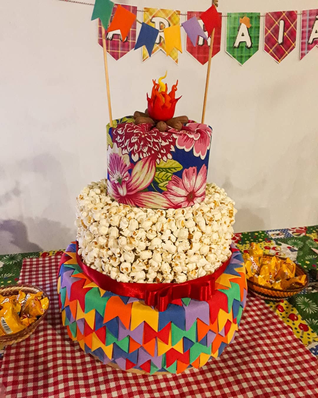 decoração sao joao empresa vs festa junina tradicional