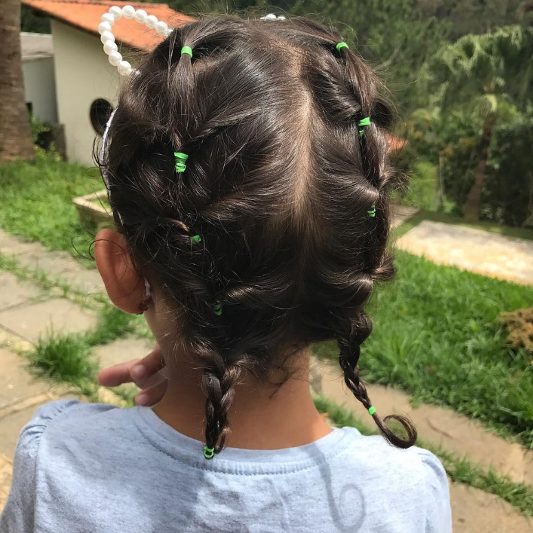 escola penteado infantil cabelo cacheado