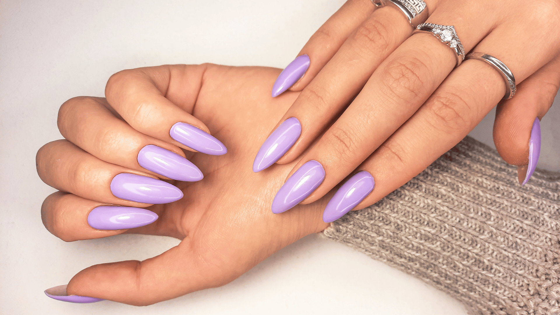 esmalte marrom vs esmalte bordô qual escolher