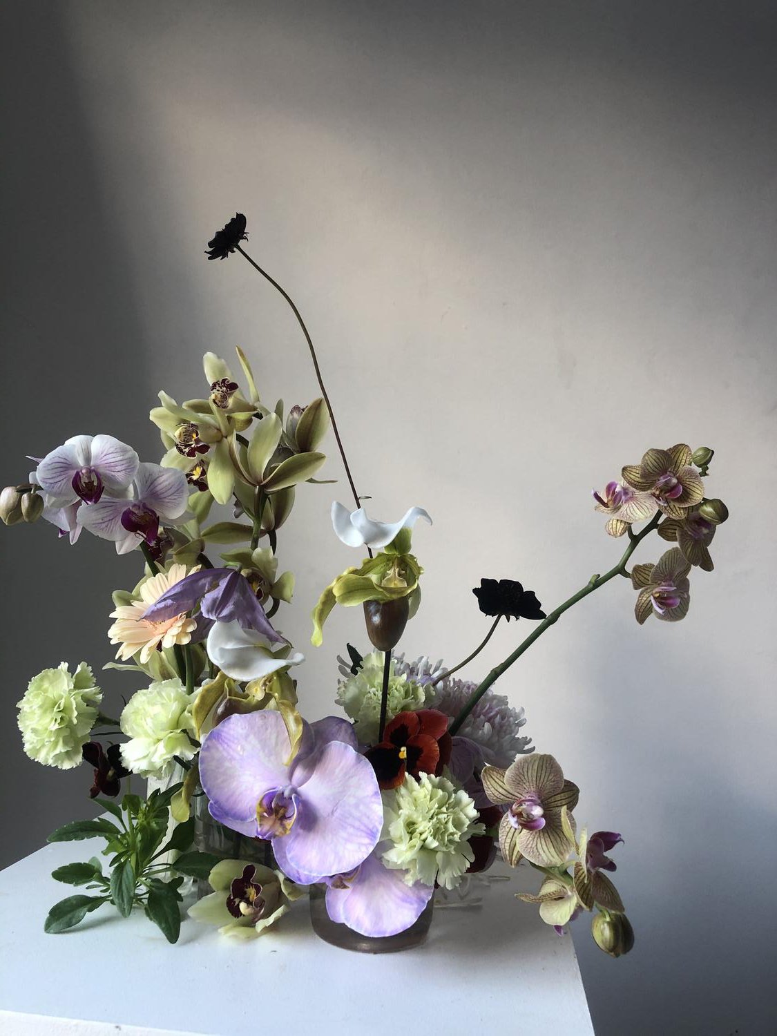 detalhes da estampa flora em bolsas gucci