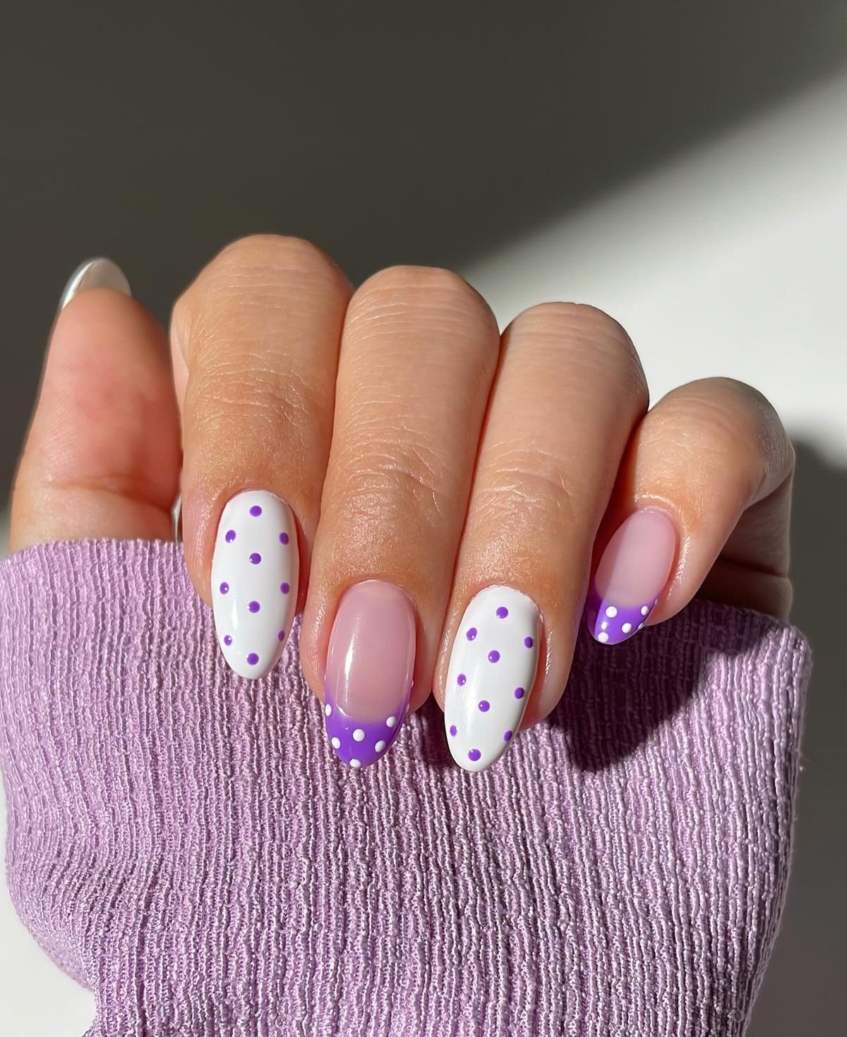 inspiração unhas lilás para casamento
