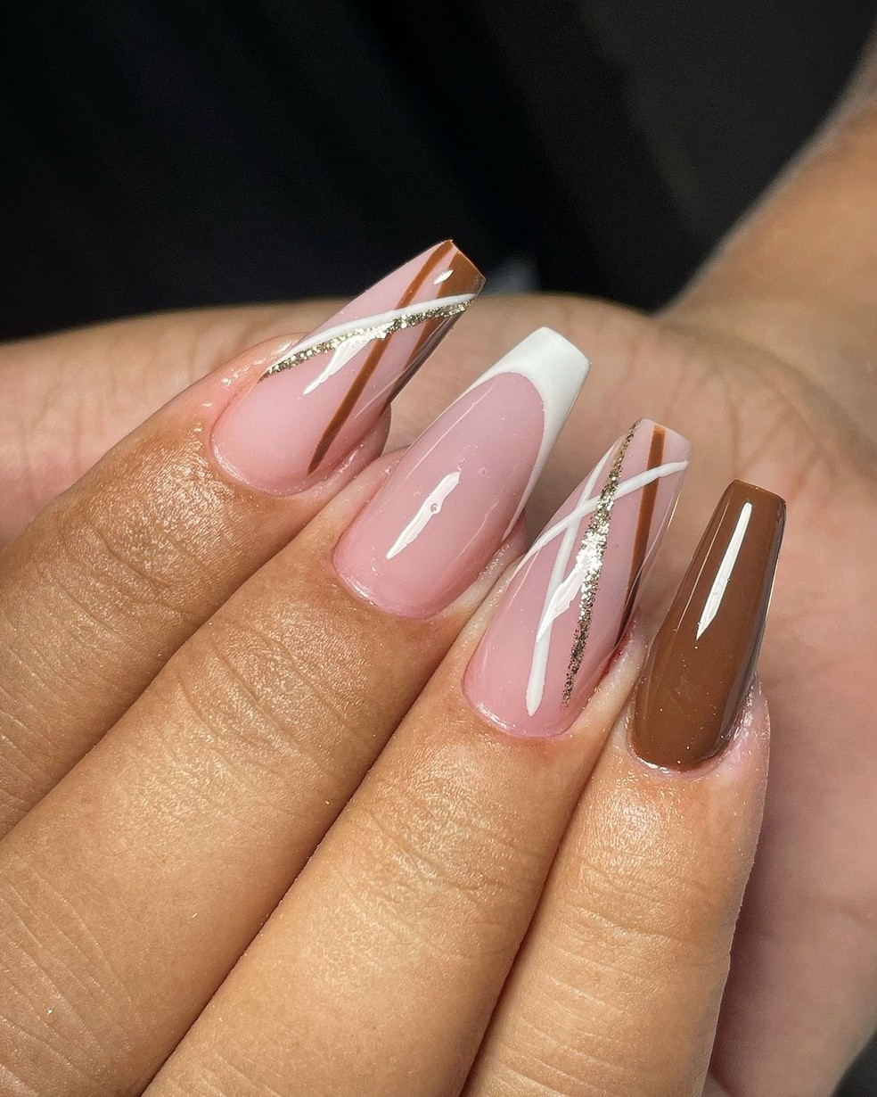 inspiração unhas quadradas minimalistas