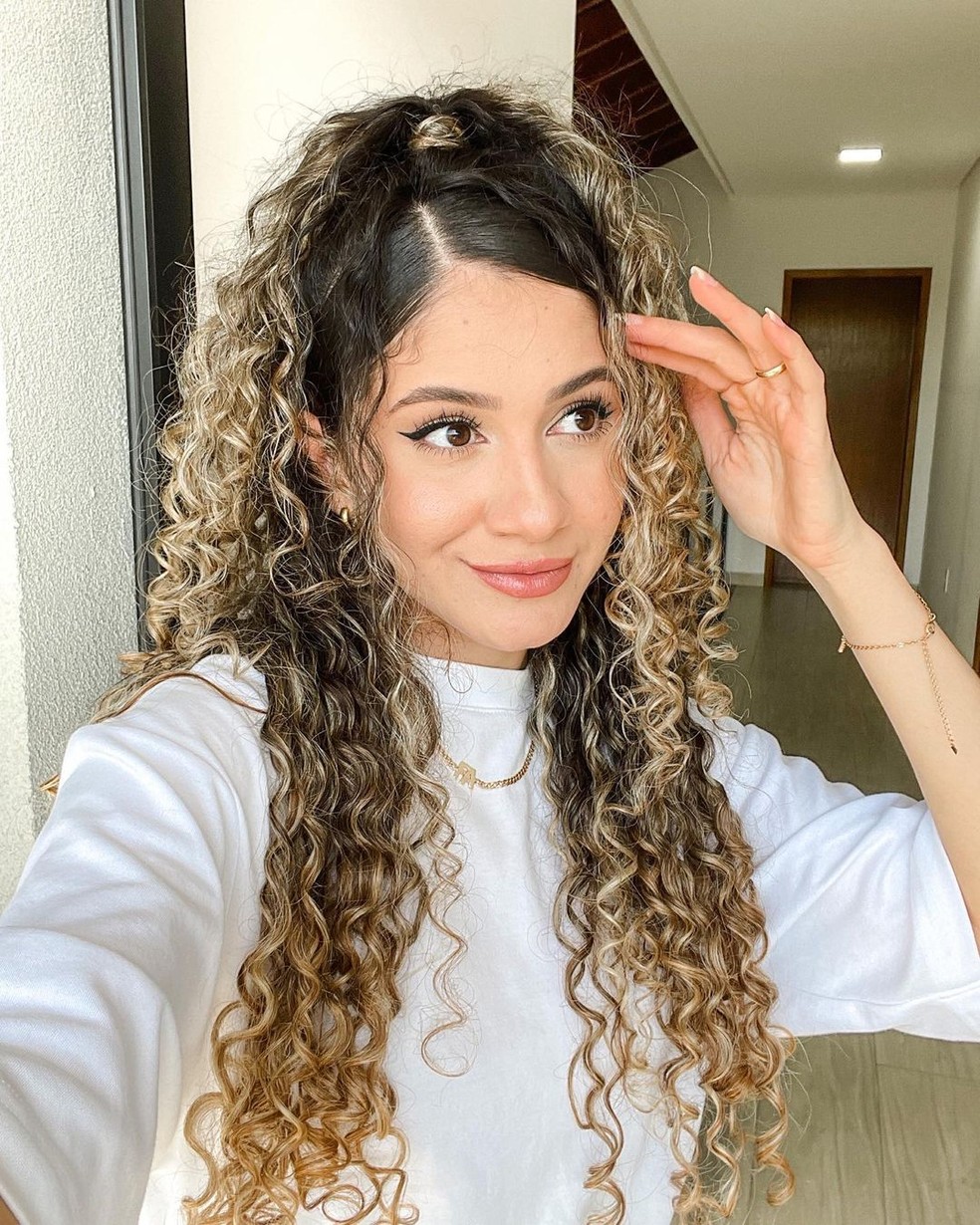 penteado para cabelo cacheado formatura