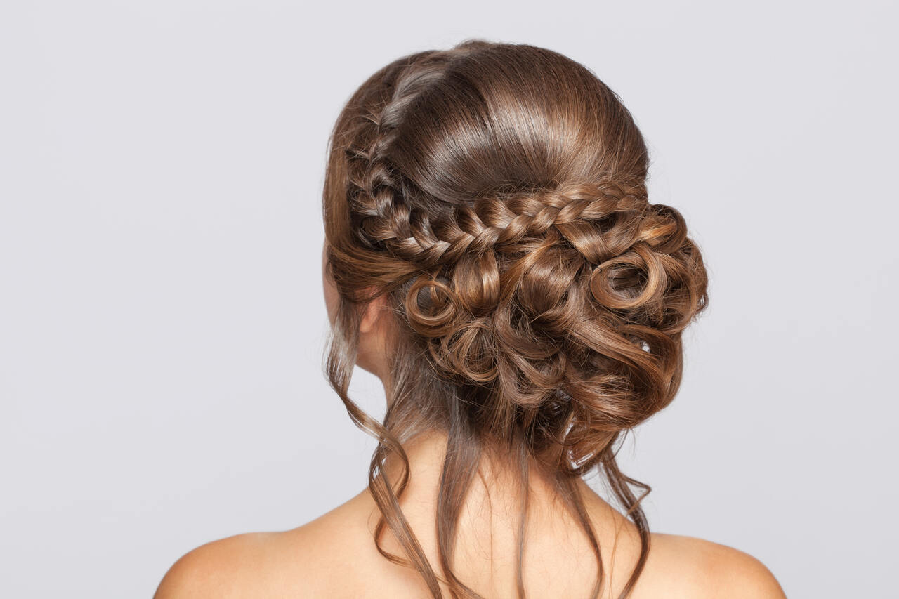 penteado de formatura cabelo cacheado vs cabelo liso