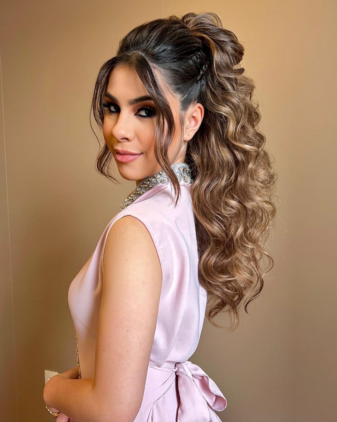 penteado semi preso vs coque despojado para madrinha de dia
