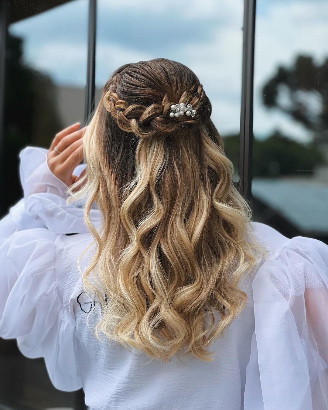 penteado semi preso vs coque despojado para madrinha de dia