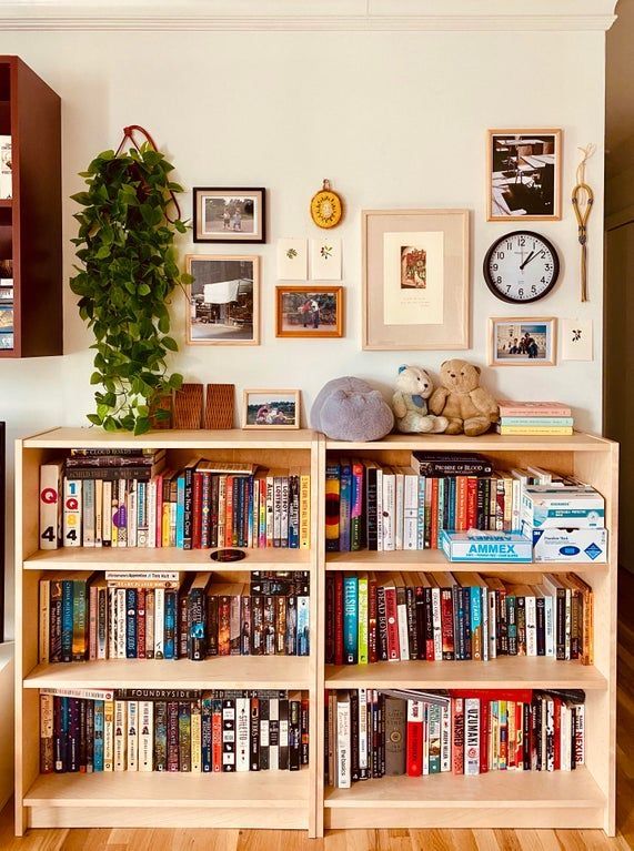 prateleira de livros de madeira vs metal qual escolher