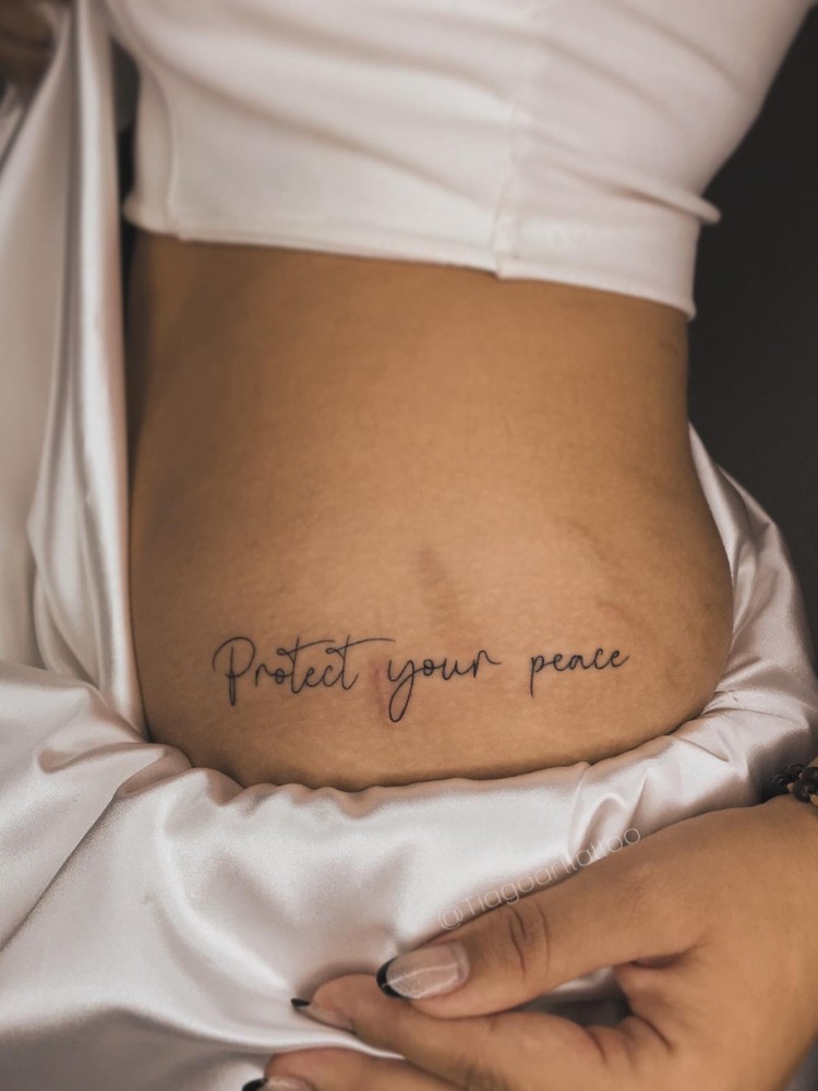 tatuagem feminina delicada vs tatuagem feminina com cor