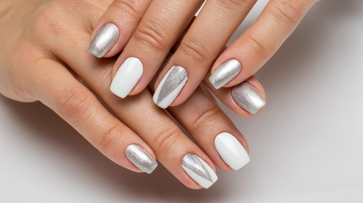 inspirações unhas claras e delicadas para o réveillon