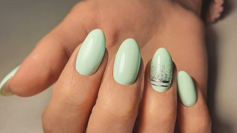 como fazer unhas claras perfeitas em casa