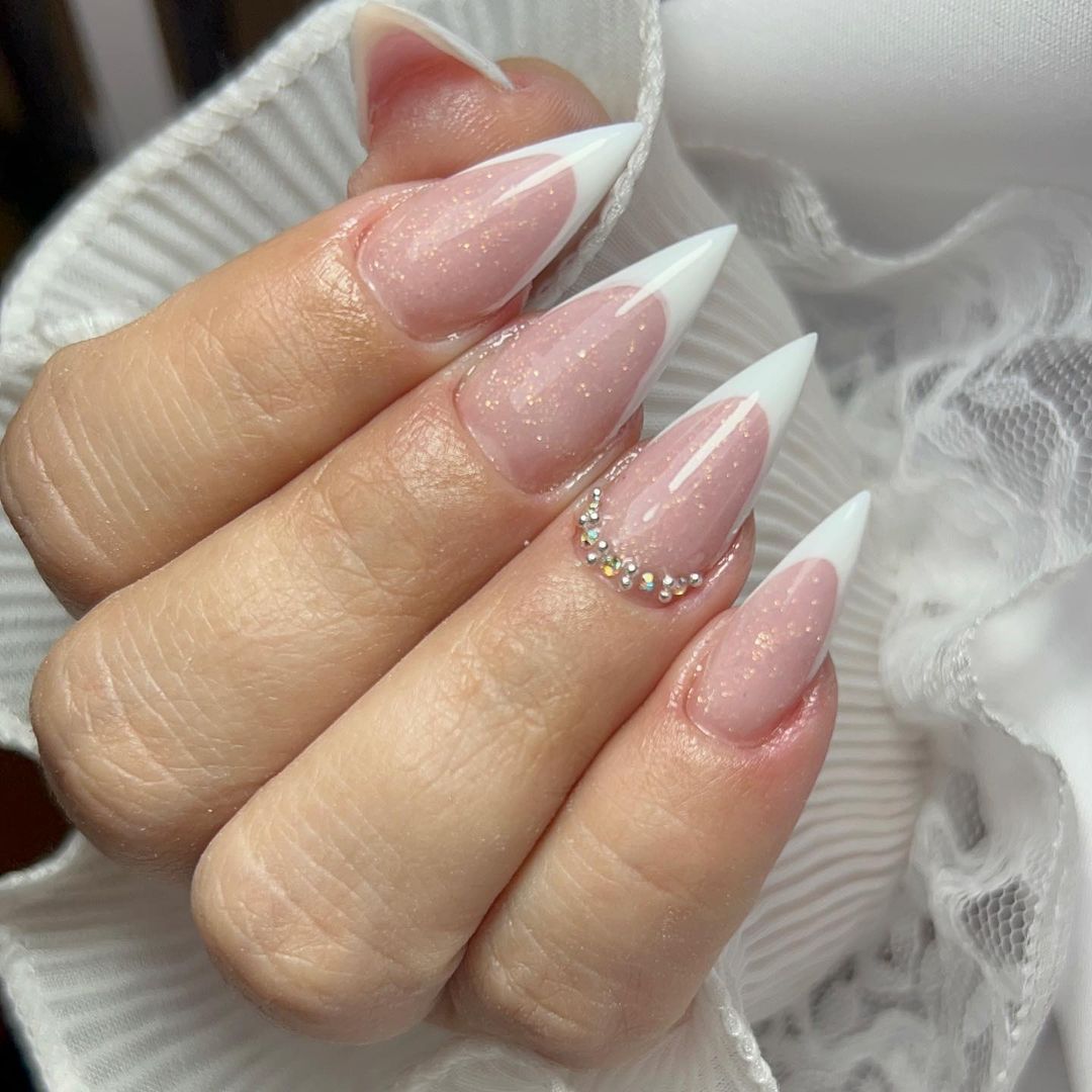 inspiração unhas de gel stiletto decoradas