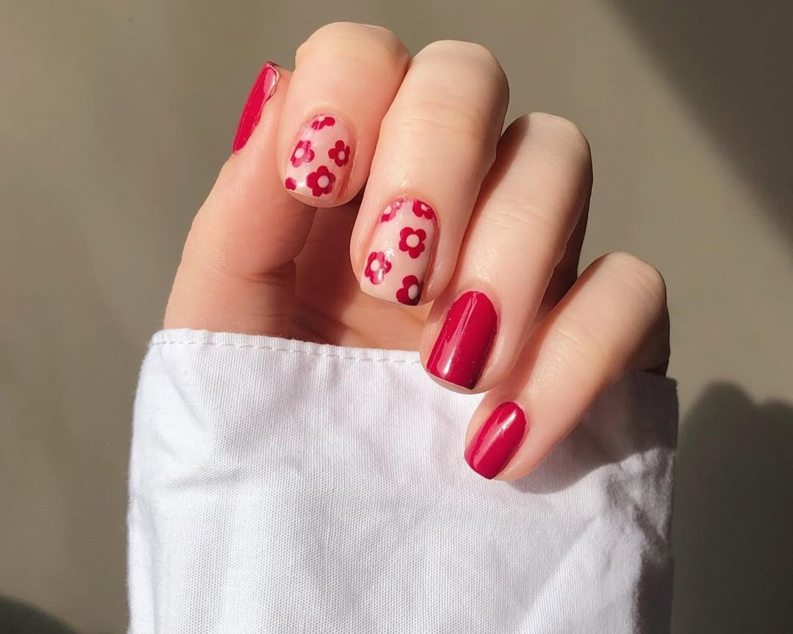 erros comuns ao fazer unha quadrada vermelha