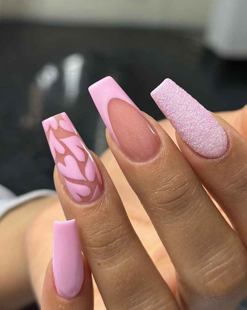 unha stiletto rosa com glitter