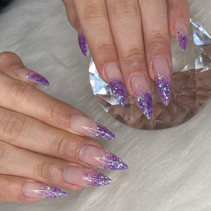 unha stiletto rosa glitter vs unha stiletto azul glitter