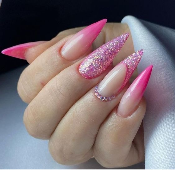 inspiração unha stiletto rosa glitter