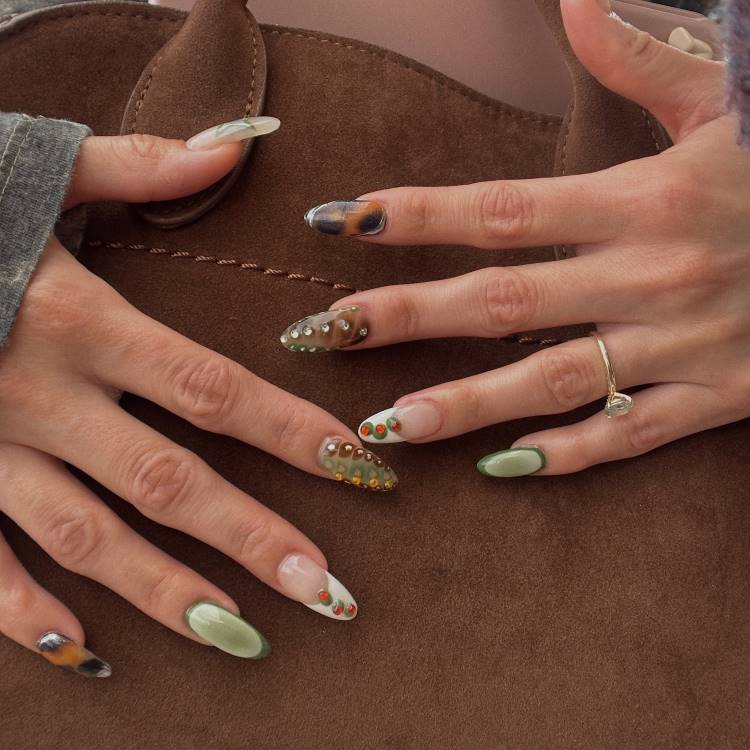 unhas de gel verde vs unhas de acrílico verde