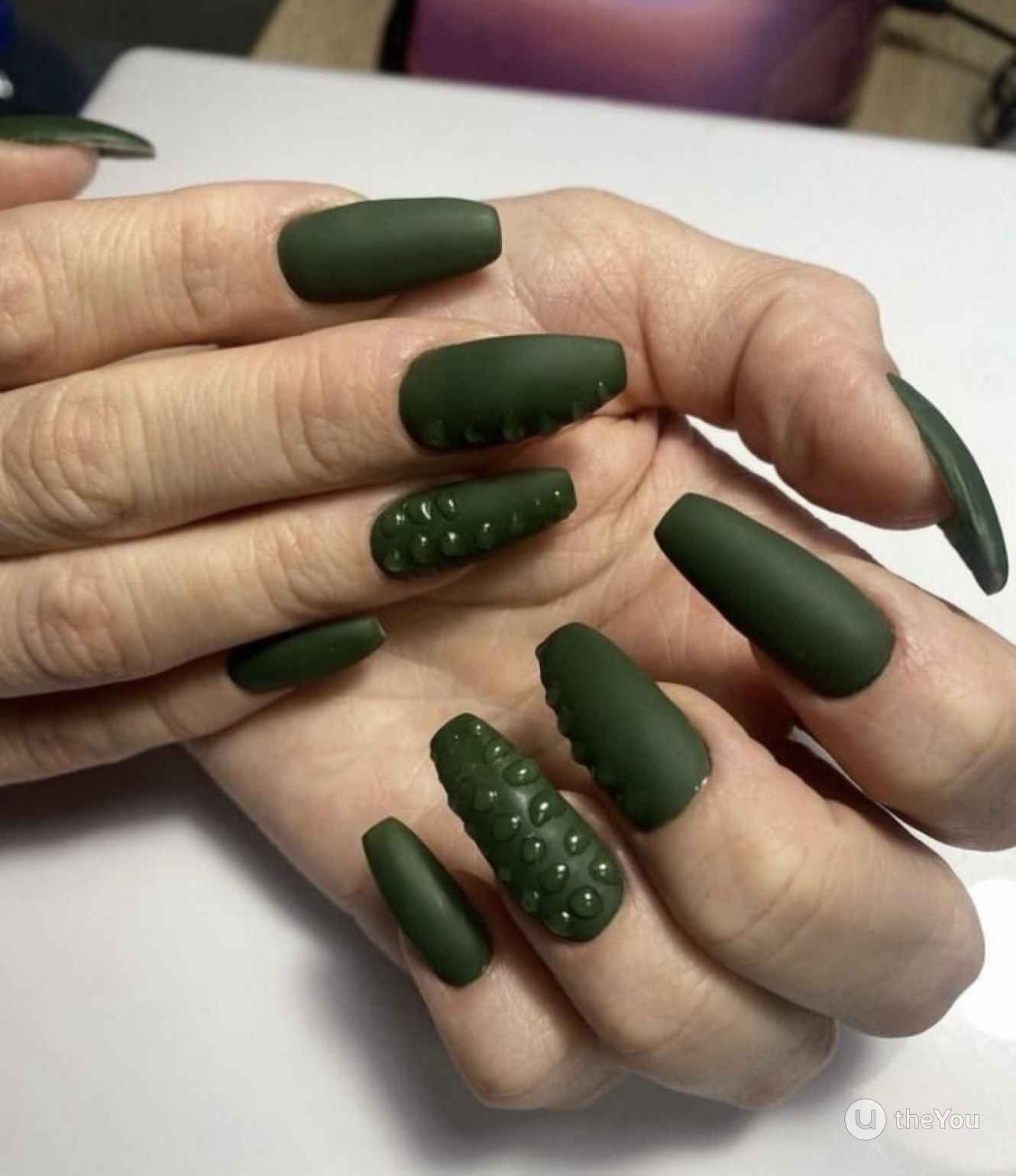 unhas de gel verde vs unhas de acrílico verde