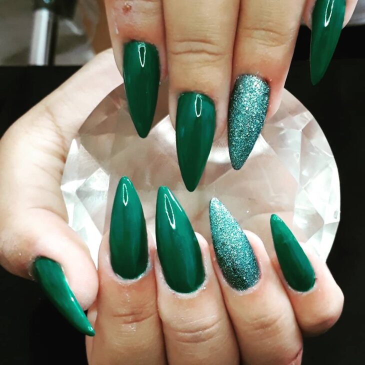 unhas de gel verde vs unhas de acrílico verde
