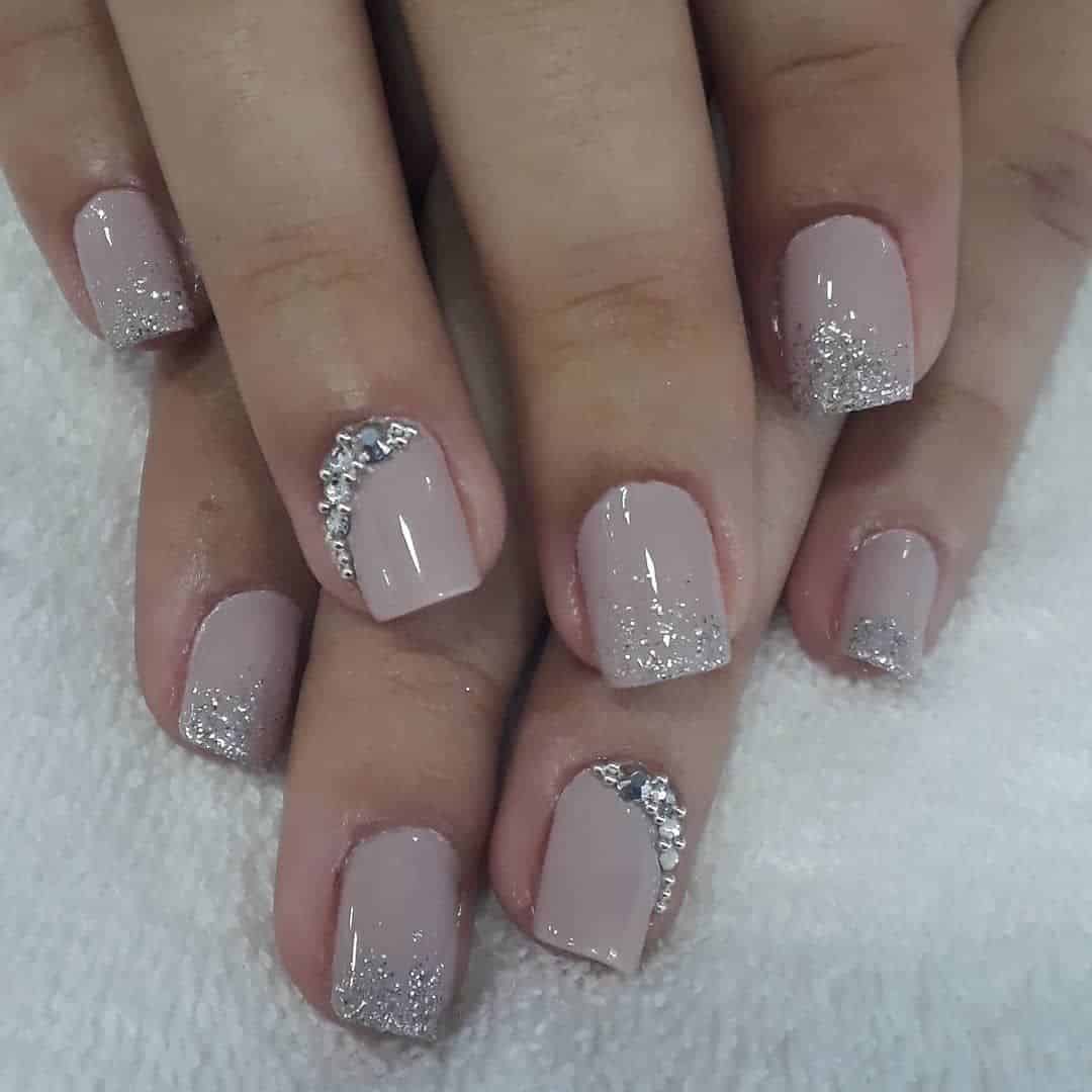 quanto custa fazer unhas decoradas delicadas