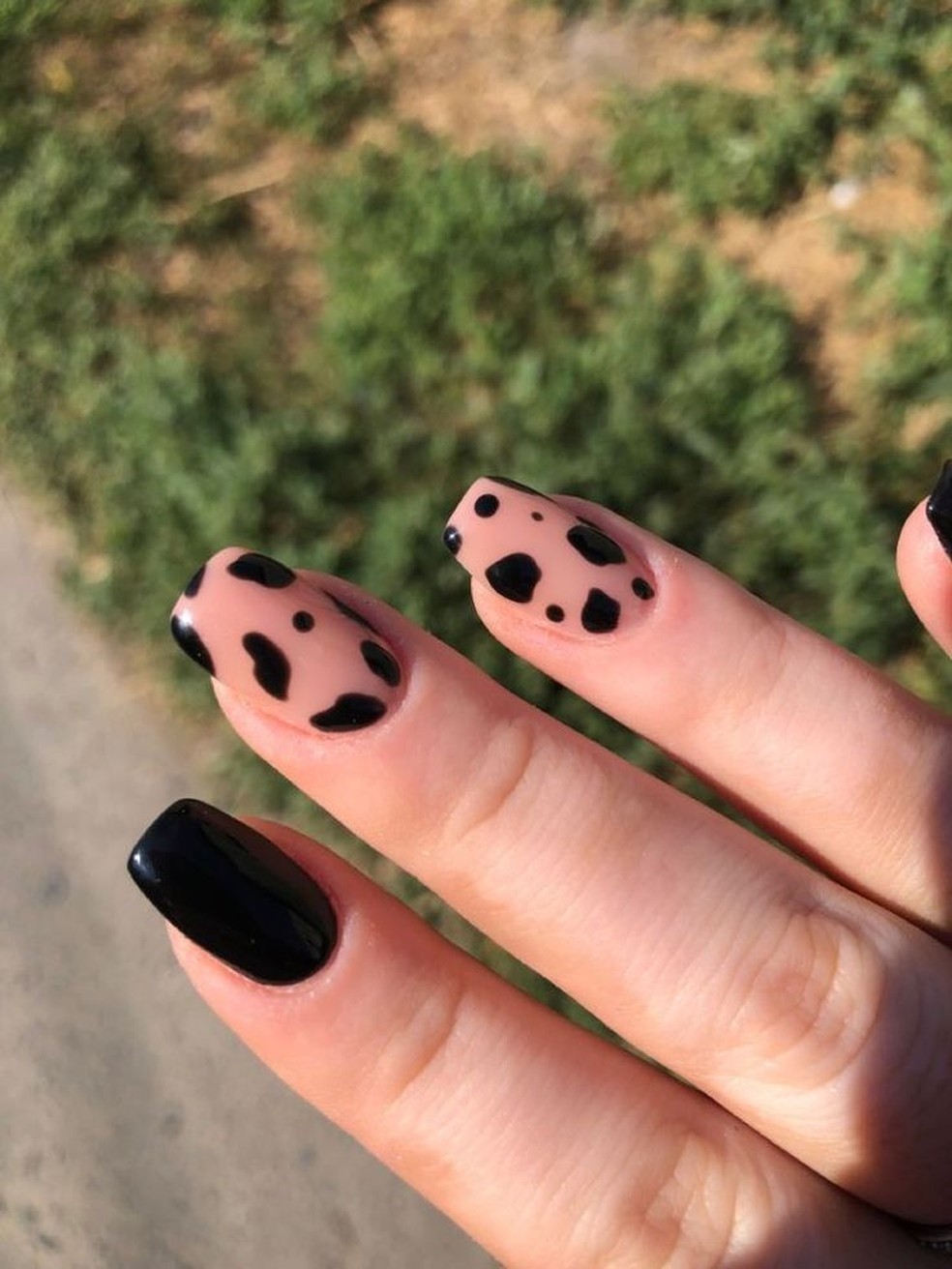 unhas decoradas delicadas vs unhas decoradas chamativas