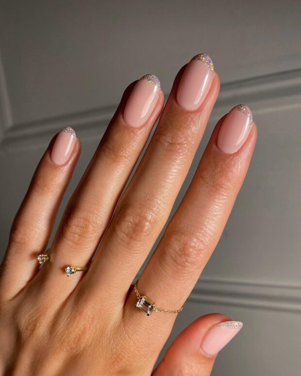 ideias de unhas discretas e elegantes para casamento
