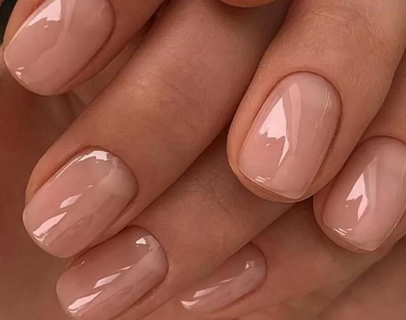 unhas discretas e elegantes vs unhas chamativas
