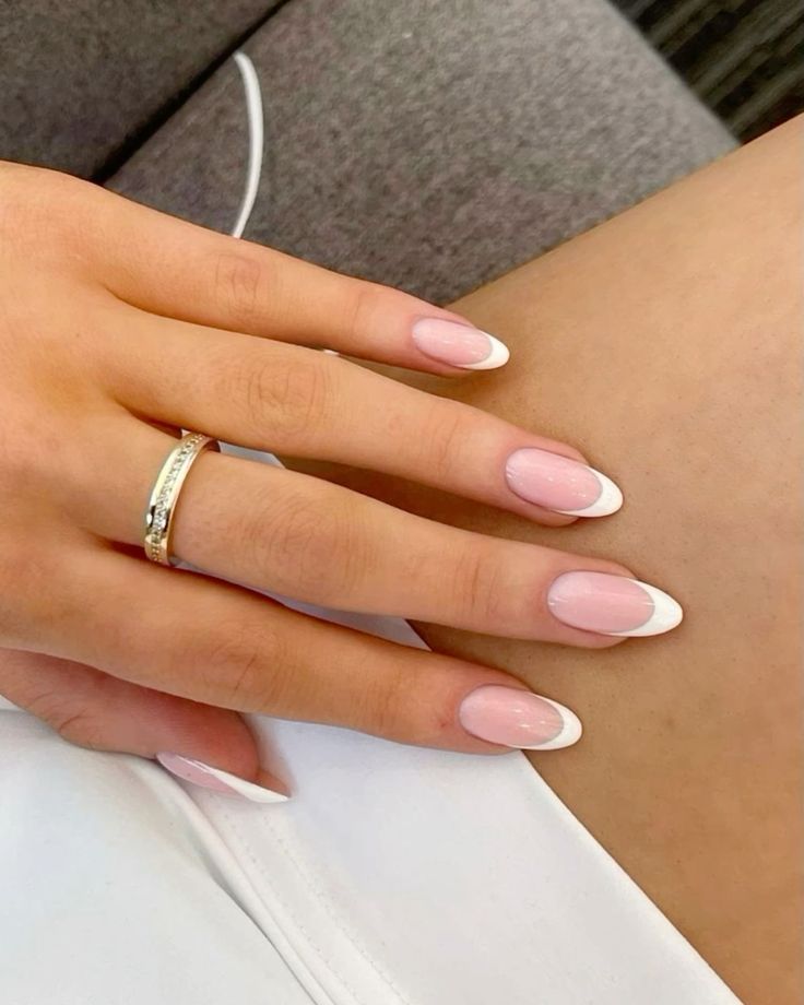 inspiração unhas em gel simples e delicadas para casamento
