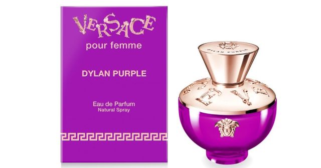 fixação do versace dylan turquoise em pele oleosa