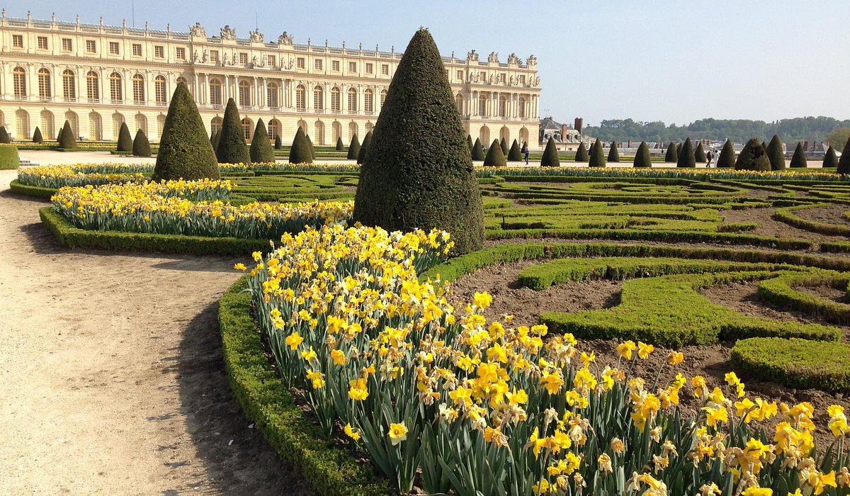 impacto aquisição prada na versace frança