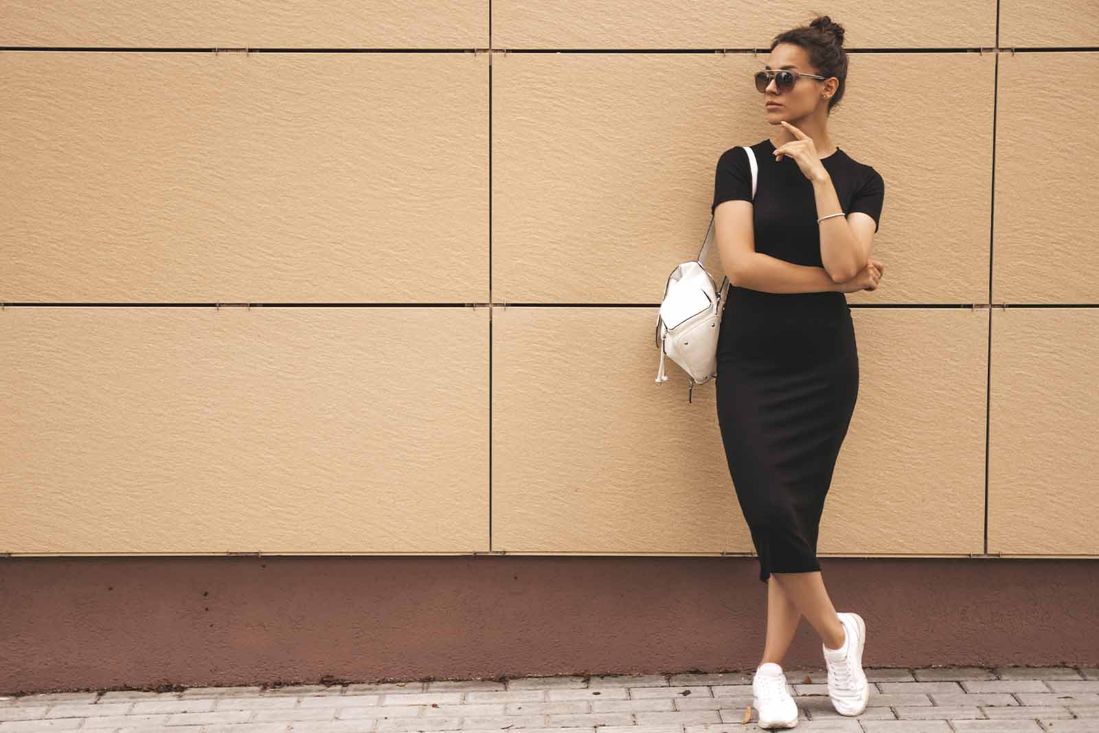 inspiração looks vestido com tênis para casamento