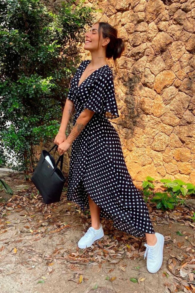 quanto custa um tênis branco para usar com vestido